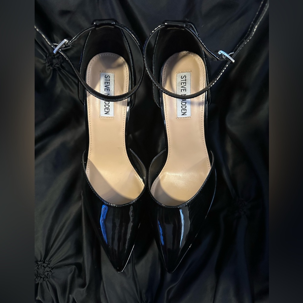 Steve Madden Prompt Pointed Toe Platform Pump